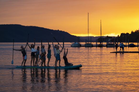 SUP Tour im Sonnenuntergang an der Surfschule Bodensee